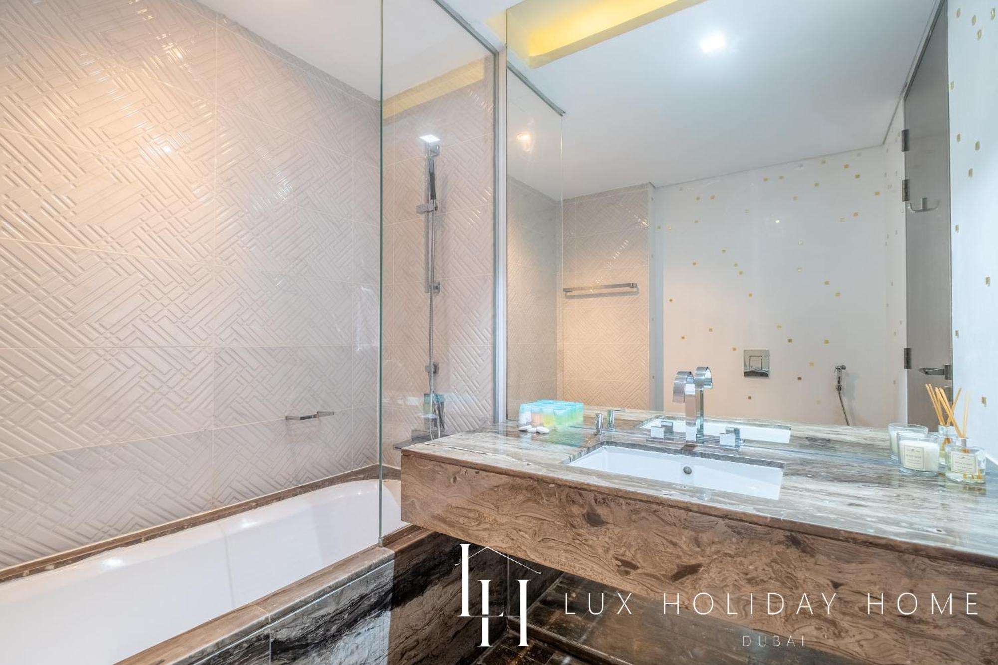 Lux - Lavish Suite With Full Palm Jumeirah View 1 Дубай Екстериор снимка